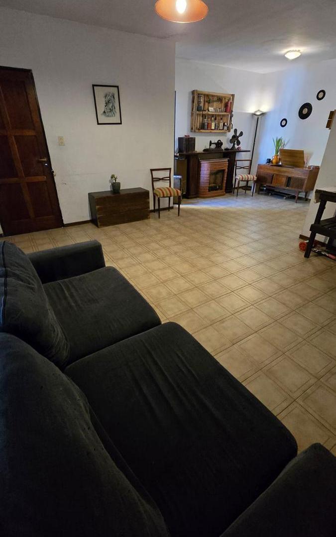 Foto de CASA (EN PH) DE 5 AMBIENTES CON COCHERA, JARDIN Y PILETA EN VENTA, imagen 4