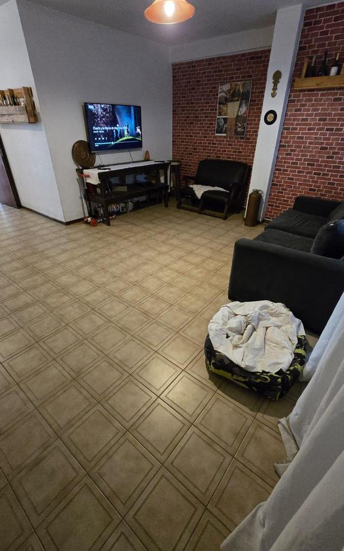 Foto de CASA (EN PH) DE 5 AMBIENTES CON JARDIN O FONDO Y PILETA EN VENTA, imagen 2