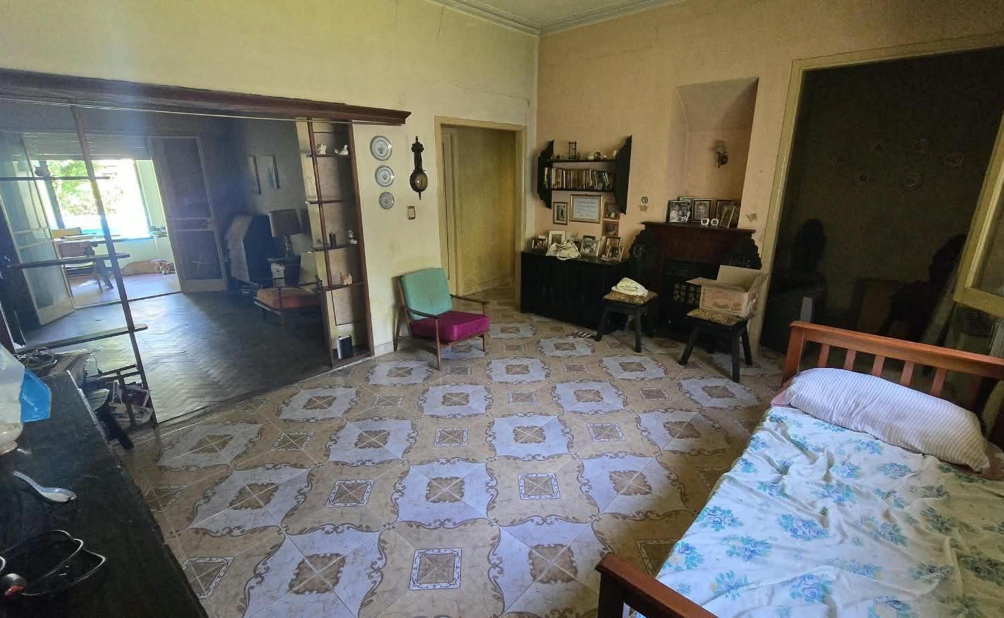 Foto de CASA DE 3 AMBIENTES CON COCHERA Y JARDIN A MODERNIZAR EN VENTA. FLORIDA, imagen 1