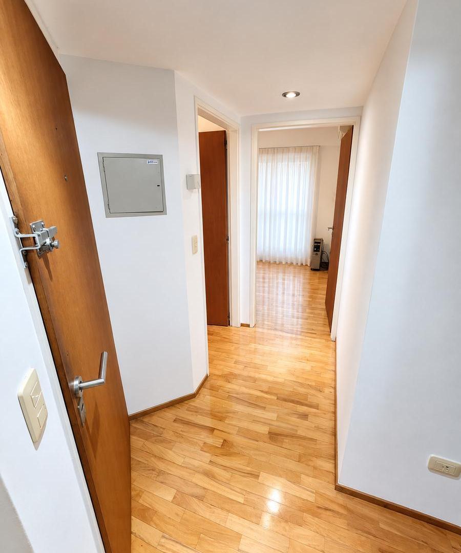 Foto de DEPARTAMENTO DE 3 AMBIENTES CON COCHERA Y VISTA ABIERTA EN VENTA, imagen 2
