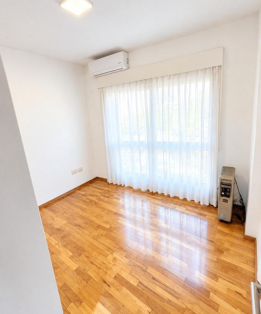 Foto de DEPARTAMENTO DE 3 AMBIENTES CON COCHERA Y VISTA ABIERTA EN VENTA, imagen 3