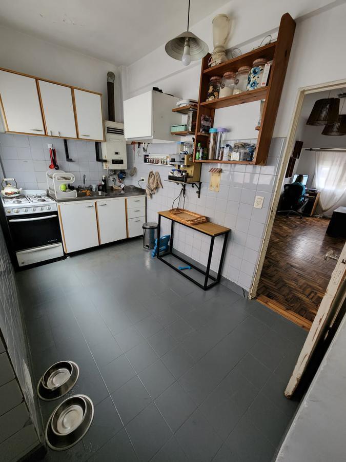 Foto de SOLIDO DUPLEX DE 4 AMBIENTES EN VENTA CON PATIO Y TERRAZA EN OLIVOS, imagen 3