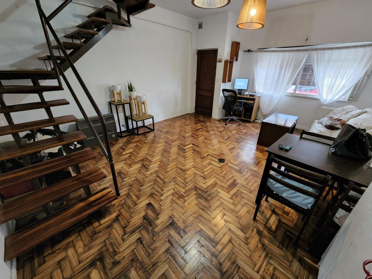 Foto de SOLIDO DUPLEX DE 4 AMBIENTES EN VENTA CON PATIO Y TERRAZA EN OLIVOS, imagen 1
