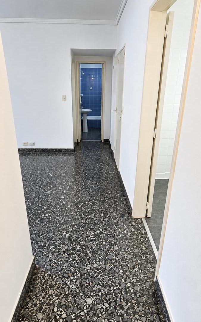 Foto de DEPARTAMENTO DE 2 AMBIENTES CON BALCON FRANCES EN VENTA. OLIVOS, imagen 2