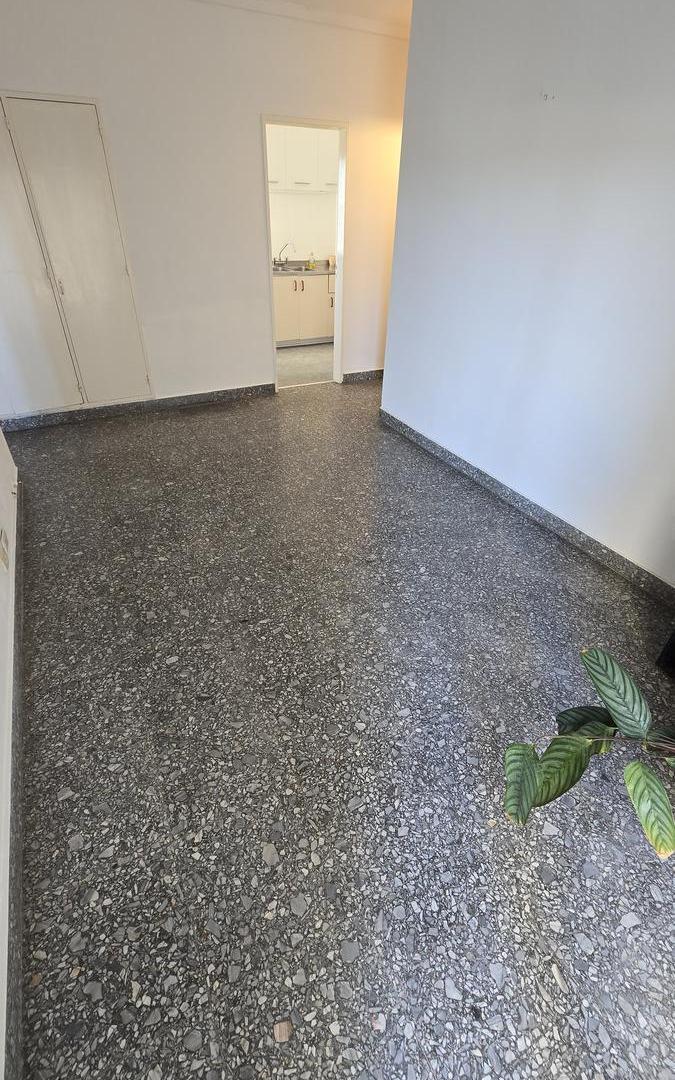 Foto de DEPARTAMENTO DE 2 AMBIENTES CON BALCON FRANCES EN VENTA. OLIVOS, imagen 3