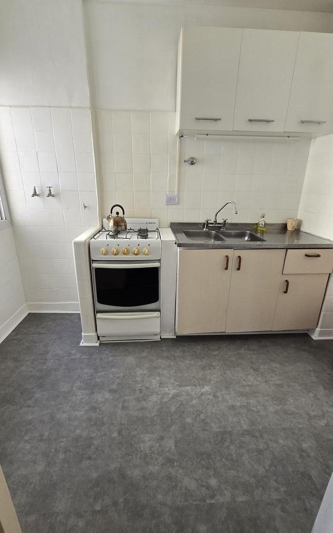 Foto de DEPARTAMENTO DE 2 AMBIENTES CON BALCON FRANCES EN VENTA. OLIVOS, imagen 5