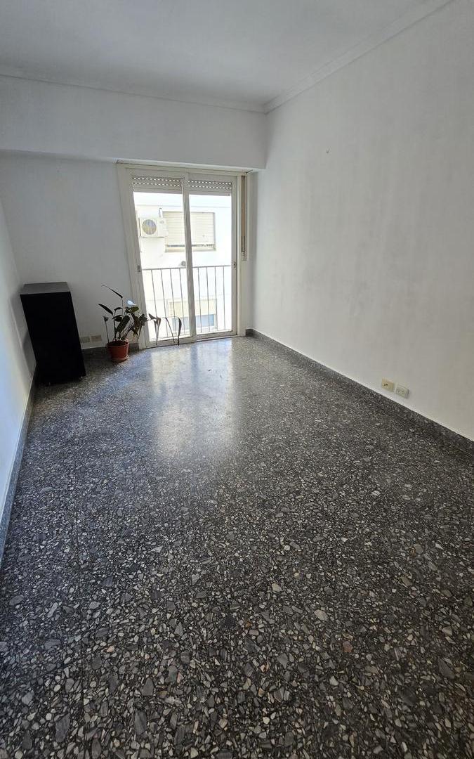 Foto de DEPARTAMENTO DE 2 AMBIENTES CON BALCON FRANCES EN VENTA. OLIVOS, imagen 4