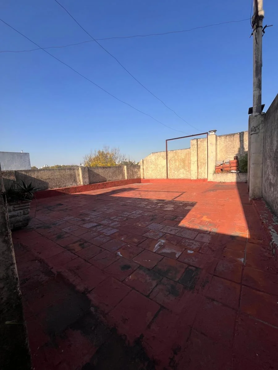 Excelente PH de 3 Ambientes Frente. Balcon. 1er Piso Escalera. Terraza Propia. 5