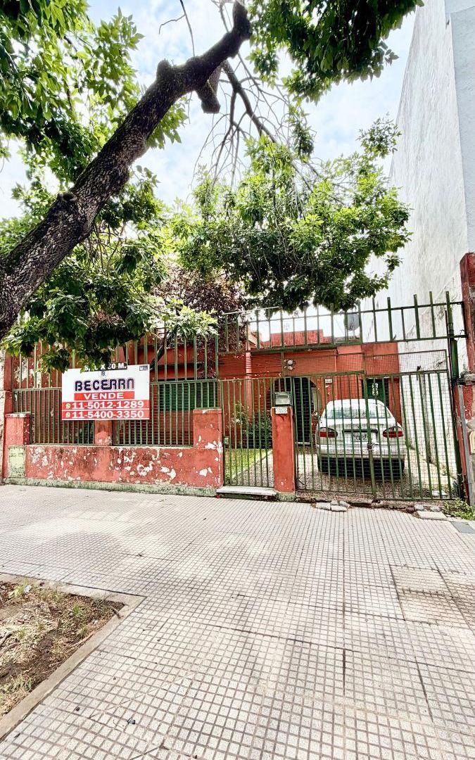 Casa Reciclar de 4 Ambientes Monte Castro. Excelente Oportunidad de Inversión. Terreno. Lote Propio