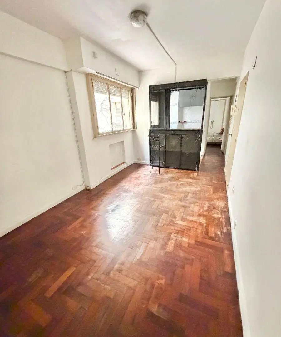 Excelente departamento 2 Ambientes en Planta baja. Lavadero Incorporado. Baño Completo. 3