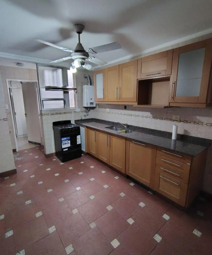 Excelente Departamento 4 Ambientes, Muy Luminoso., Habitación de servicio, Cochera 5