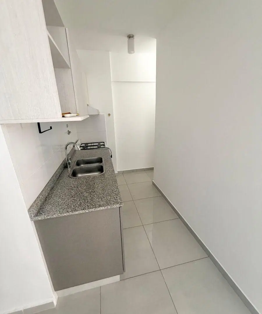 Excelente Departamento de 2 Ambientes al Frente con Balcón. Ideal Ubicación. 1