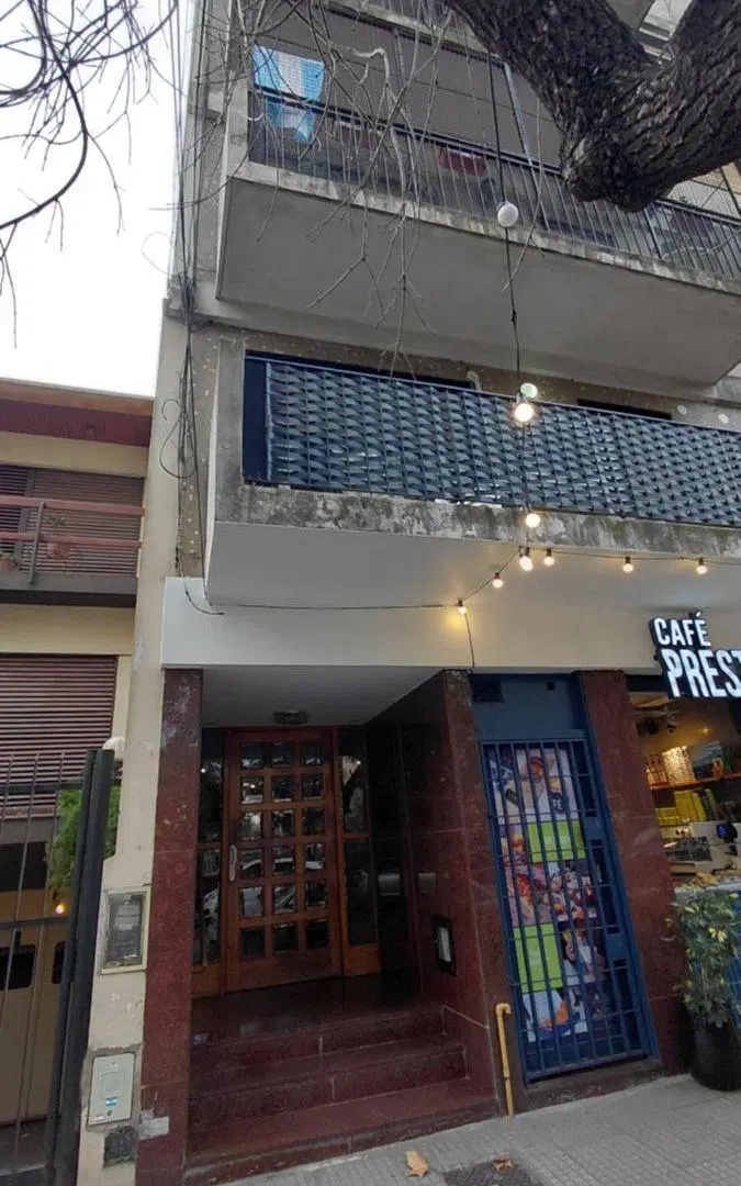 Departamento al frente con balcón y 2 dormitorios en alquiler en Villa del Parque 5
