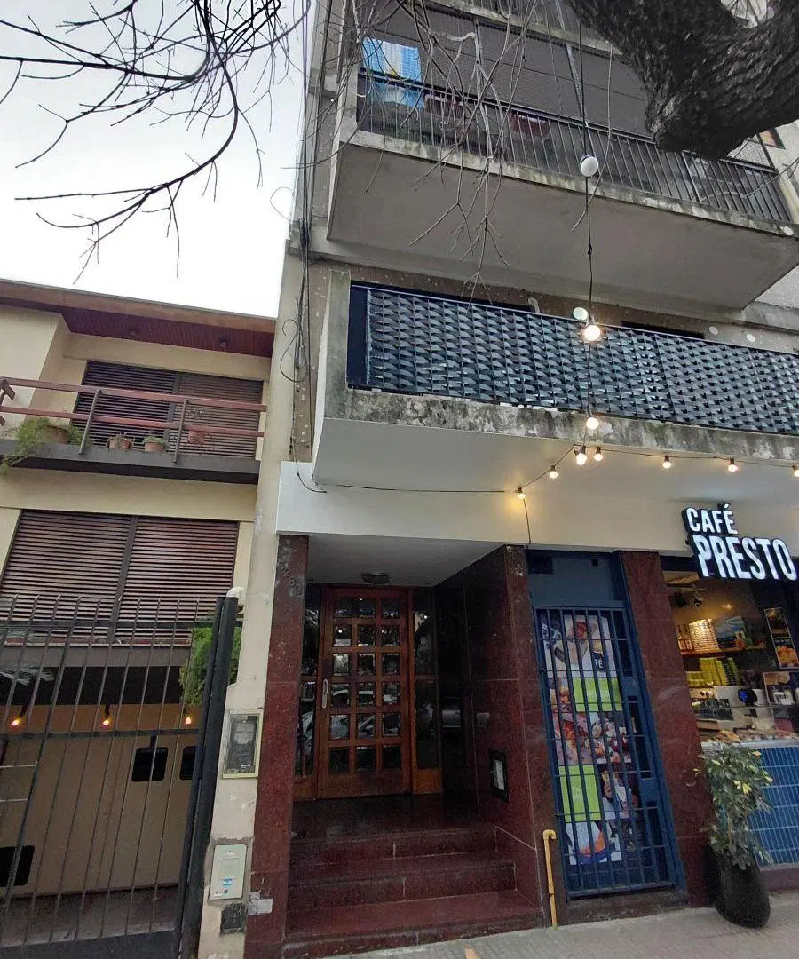 Departamento al frente con balcón y 2 dormitorios en alquiler en Villa del Parque 3