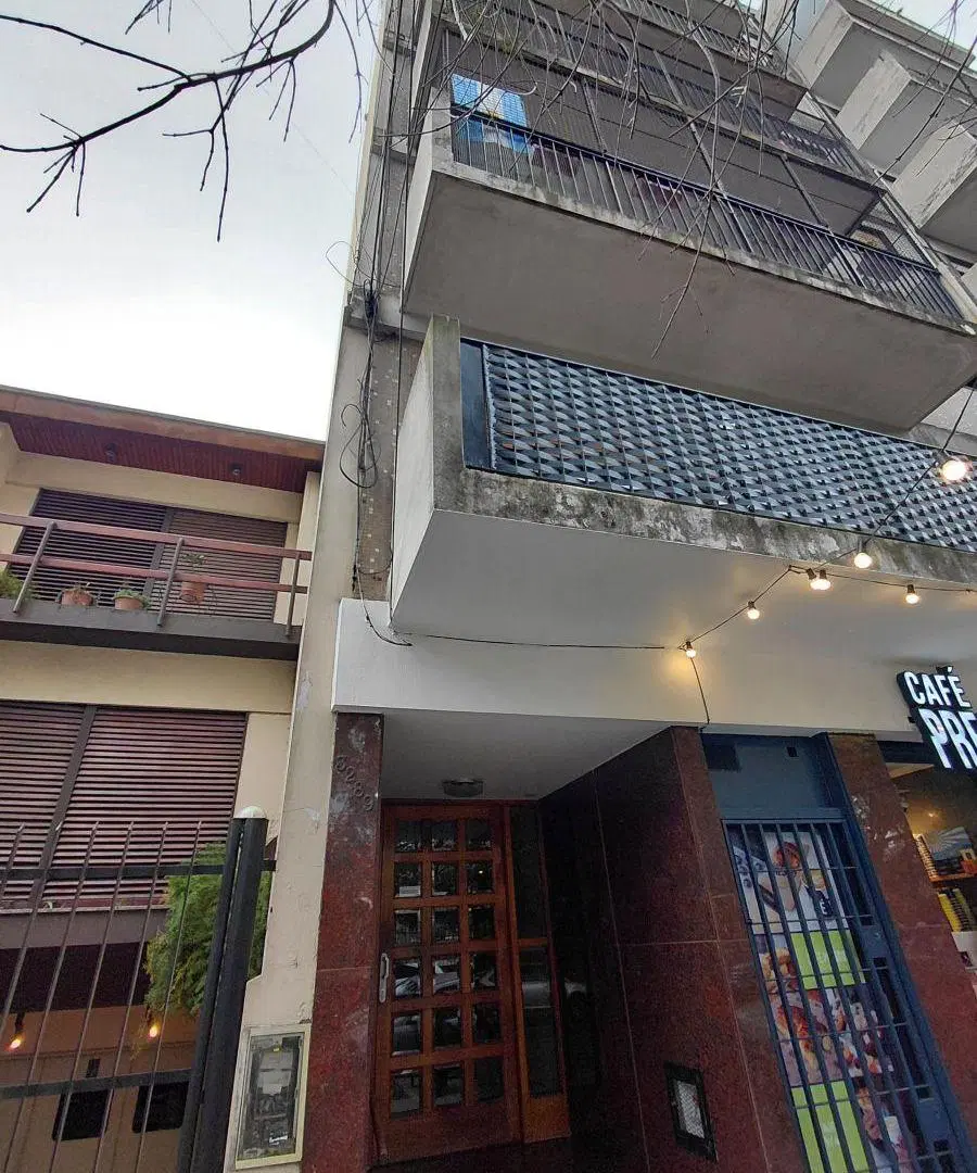 Departamento al frente con balcón y 2 dormitorios en alquiler en Villa del Parque 4