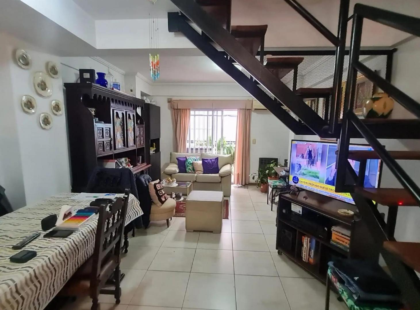 Foto de Departamento de 67 m² con 2 dormitorios en venta en Monte Castro, imagen 2