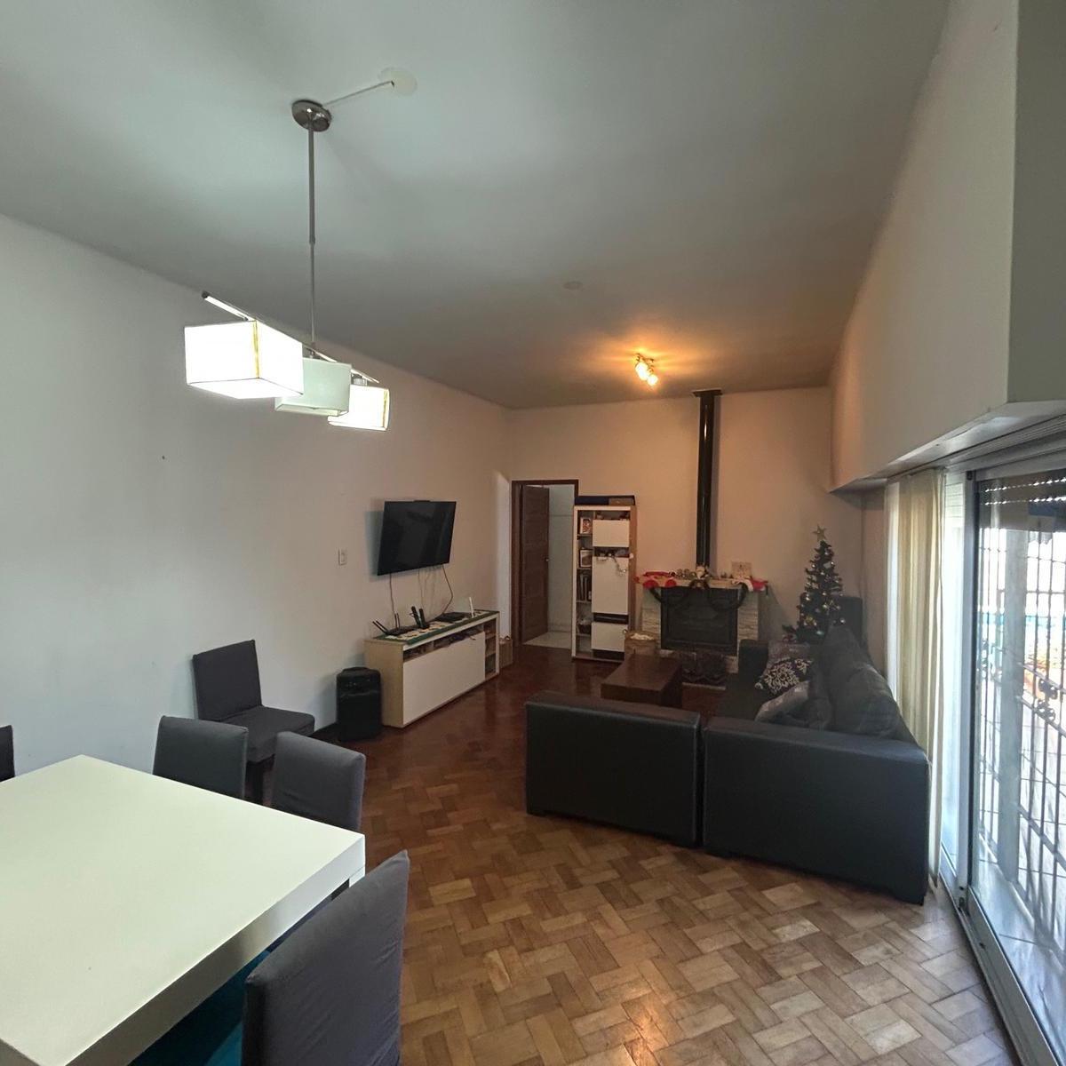 Florida: Encantadora Casa Antigua Refaccionada a Nuevo, en Calle Arbolada 2