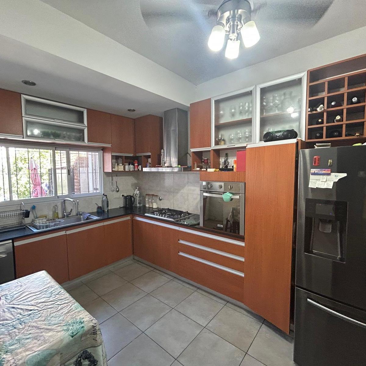 Florida: Encantadora Casa Antigua Refaccionada a Nuevo, en Calle Arbolada 2