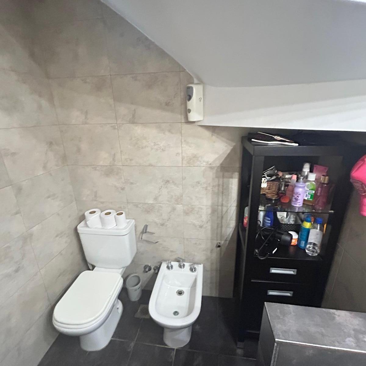 Florida: Encantadora Casa Antigua Refaccionada a Nuevo, en Calle Arbolada 1