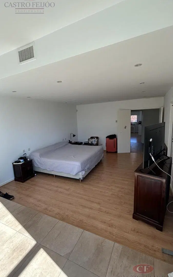 Excelente casa racionalista  y diseño Moderno - Ubicación priviliegiada - Salta al 2000 en Venta 8
