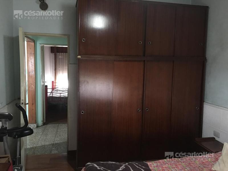 Foto de Chalet de 3 amb c/entrada de auto y jardín en José Mármol, imagen 2