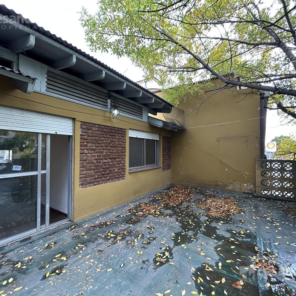 Importante Inmueble (Depto. 2 Locales de Negocio) S/ Av Alte. Brown 5