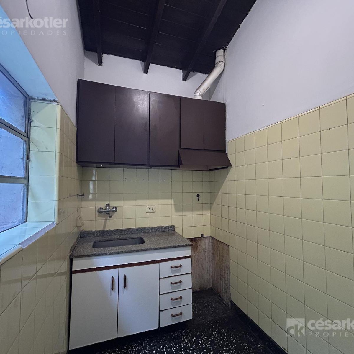Importante Inmueble (Depto. 2 Locales de Negocio) S/ Av Alte. Brown 1