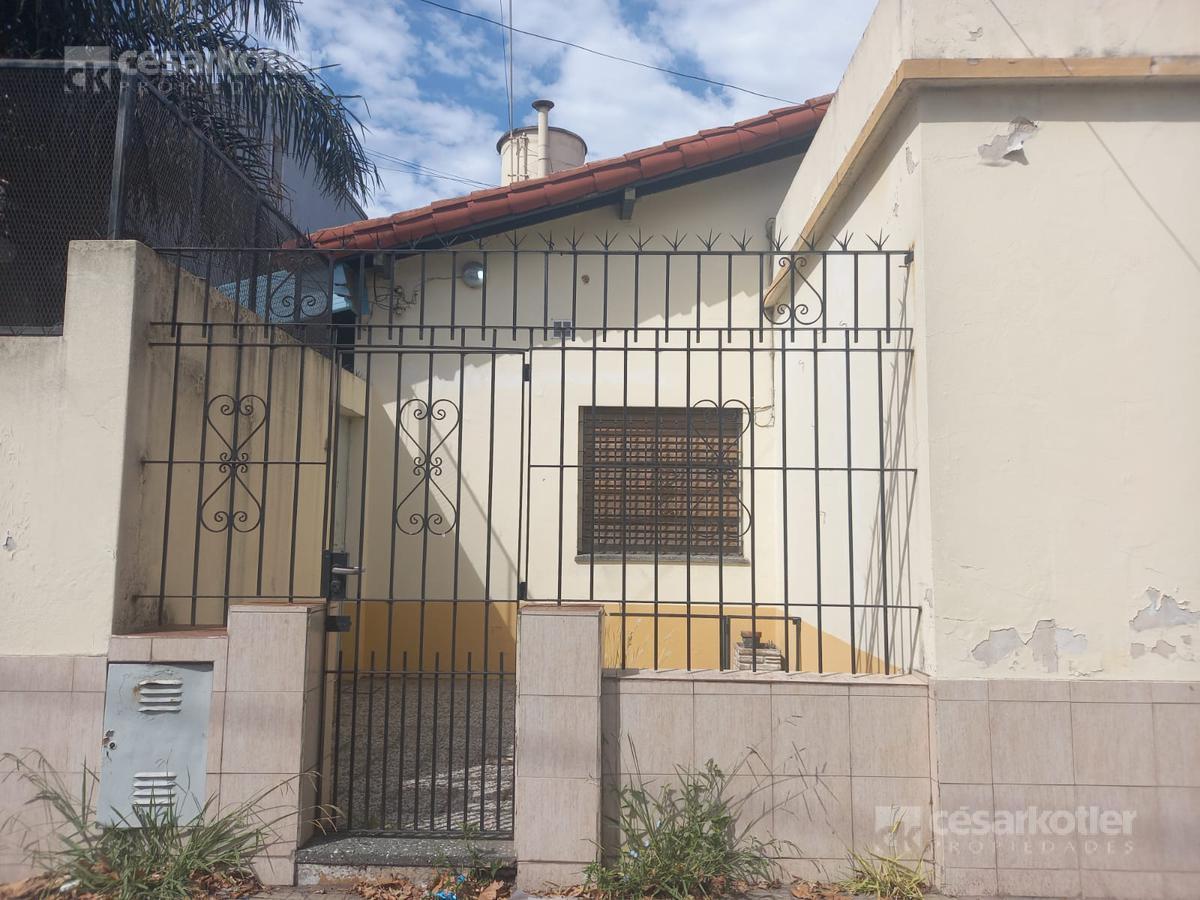 Chalet colonial de 3 amb. c/ cochera en R. de Escalada