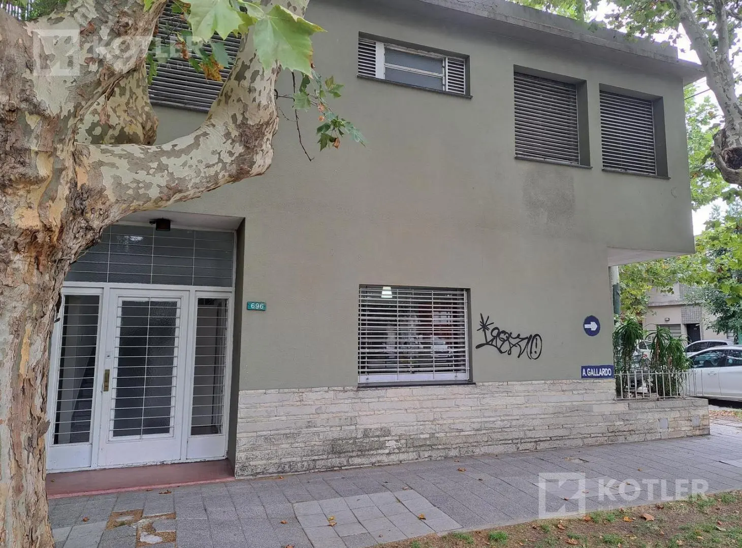 Ph Tipo Casa en excelente ubicacion de Temperley, con garage y dos dormitorios 1
