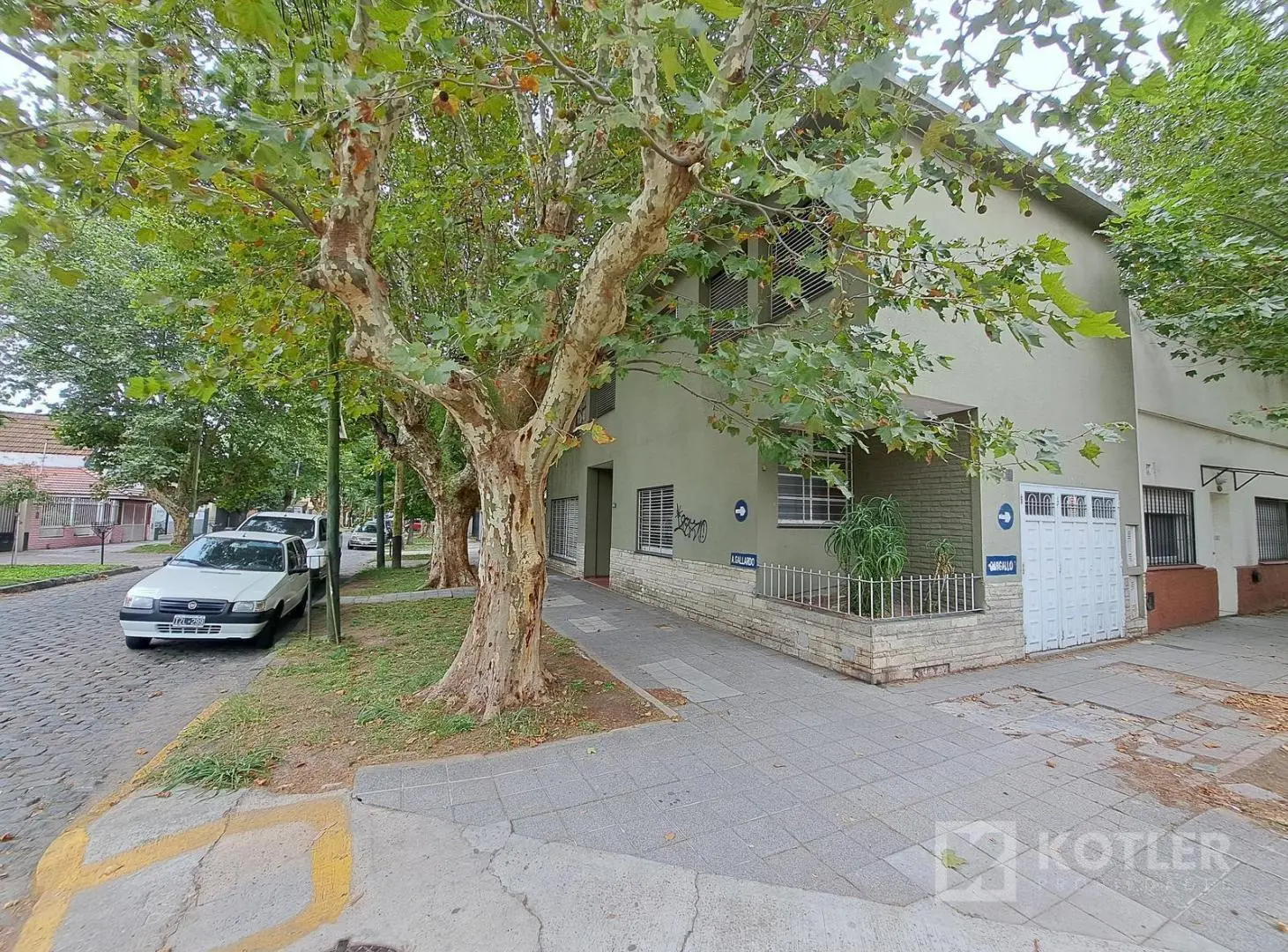 Ph Tipo Casa en excelente ubicacion de Temperley, con garage y dos dormitorios 4