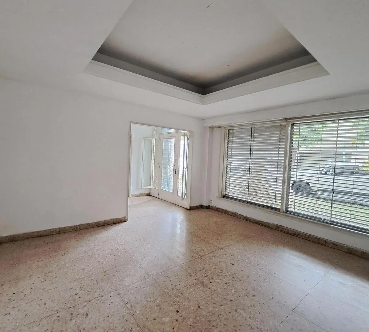 Ph Tipo Casa en excelente ubicacion de Temperley, con garage y dos dormitorios 8