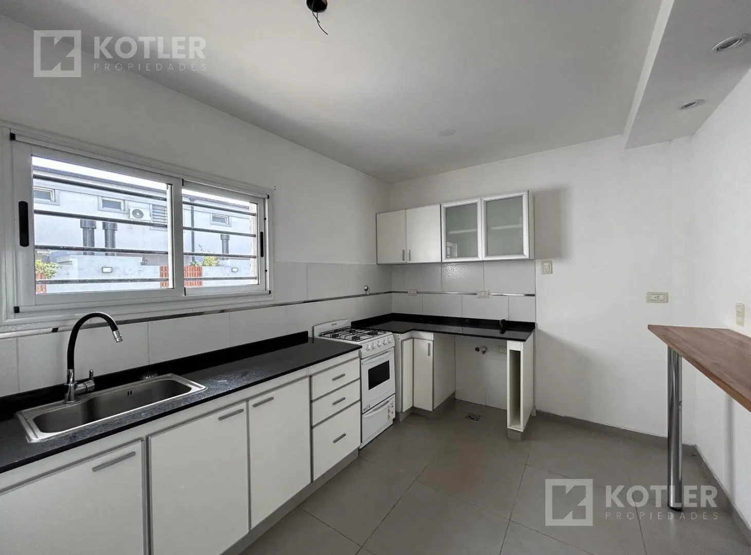 Duplex a estrenar de 3 amb. c/patio propio y espacio de cochera 3