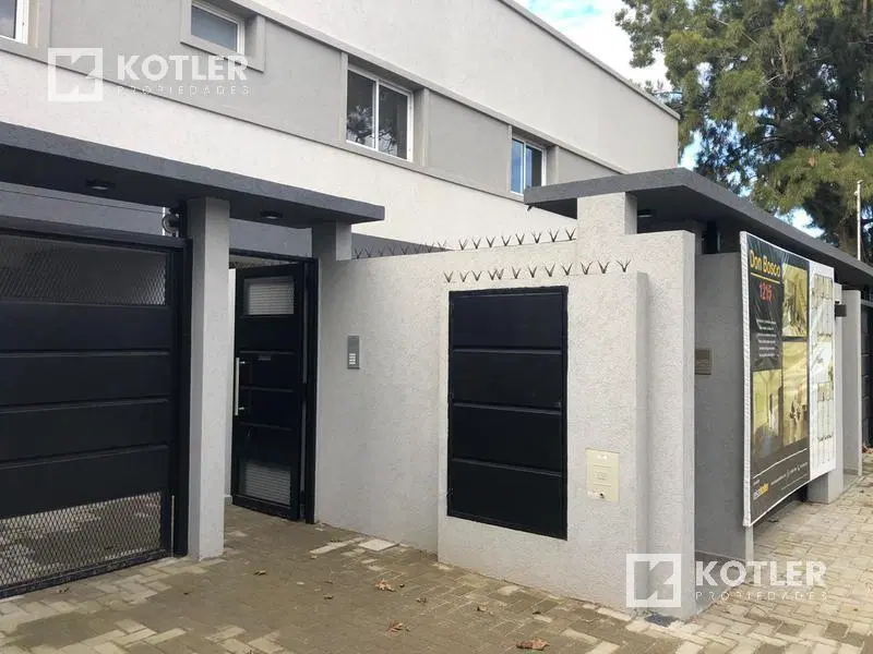 Duplex a estrenar de 3 amb. c/patio propio y espacio de cochera 2