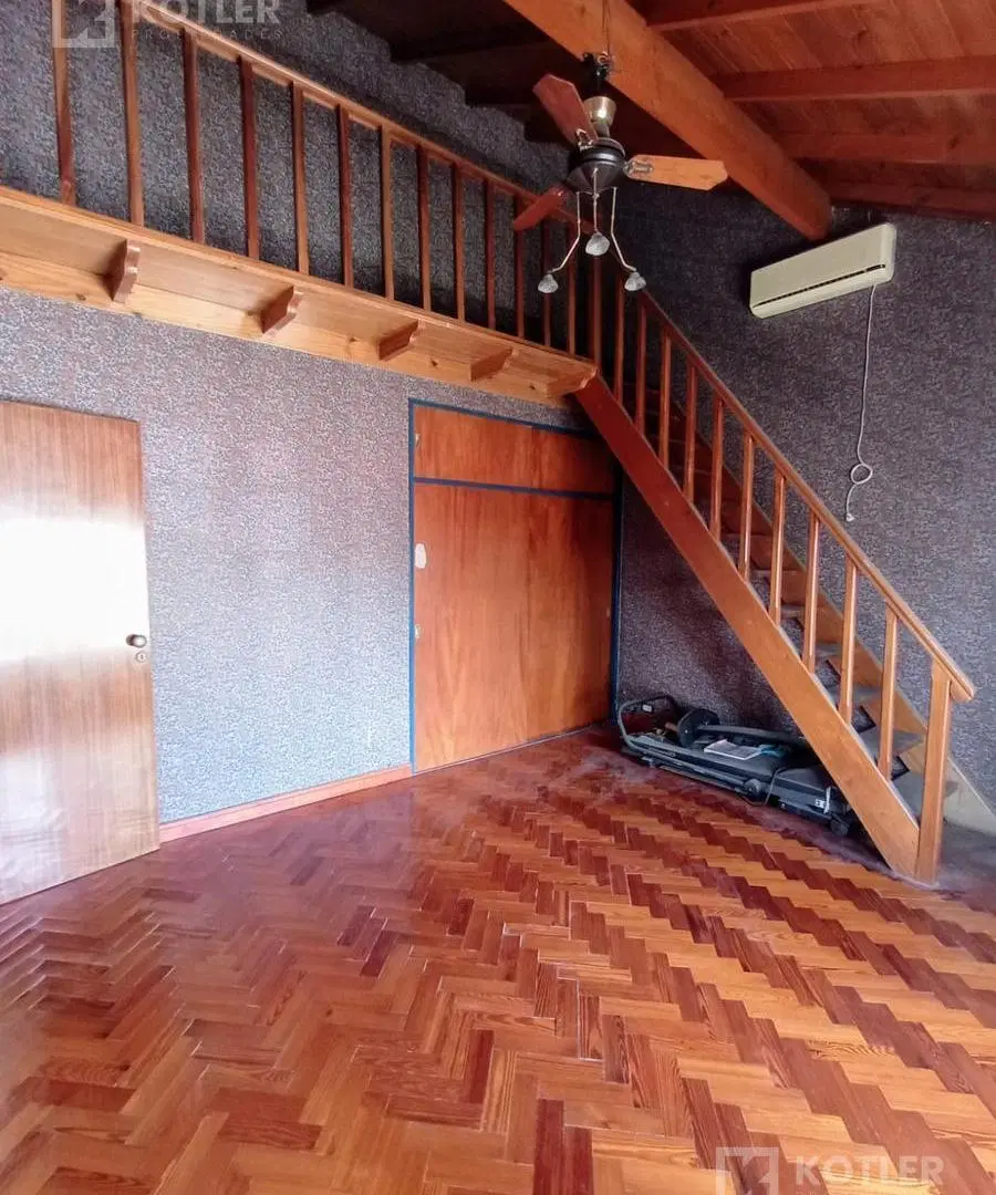 Charlet con 5 ambientes, cochera, quincho en excelente ubicación. 5