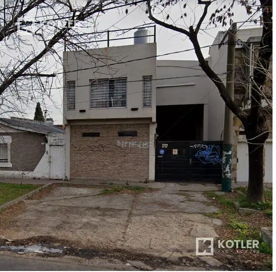 Galpón Vivienda/Oficinas con salon de venas. 300mts2 cub totales 1