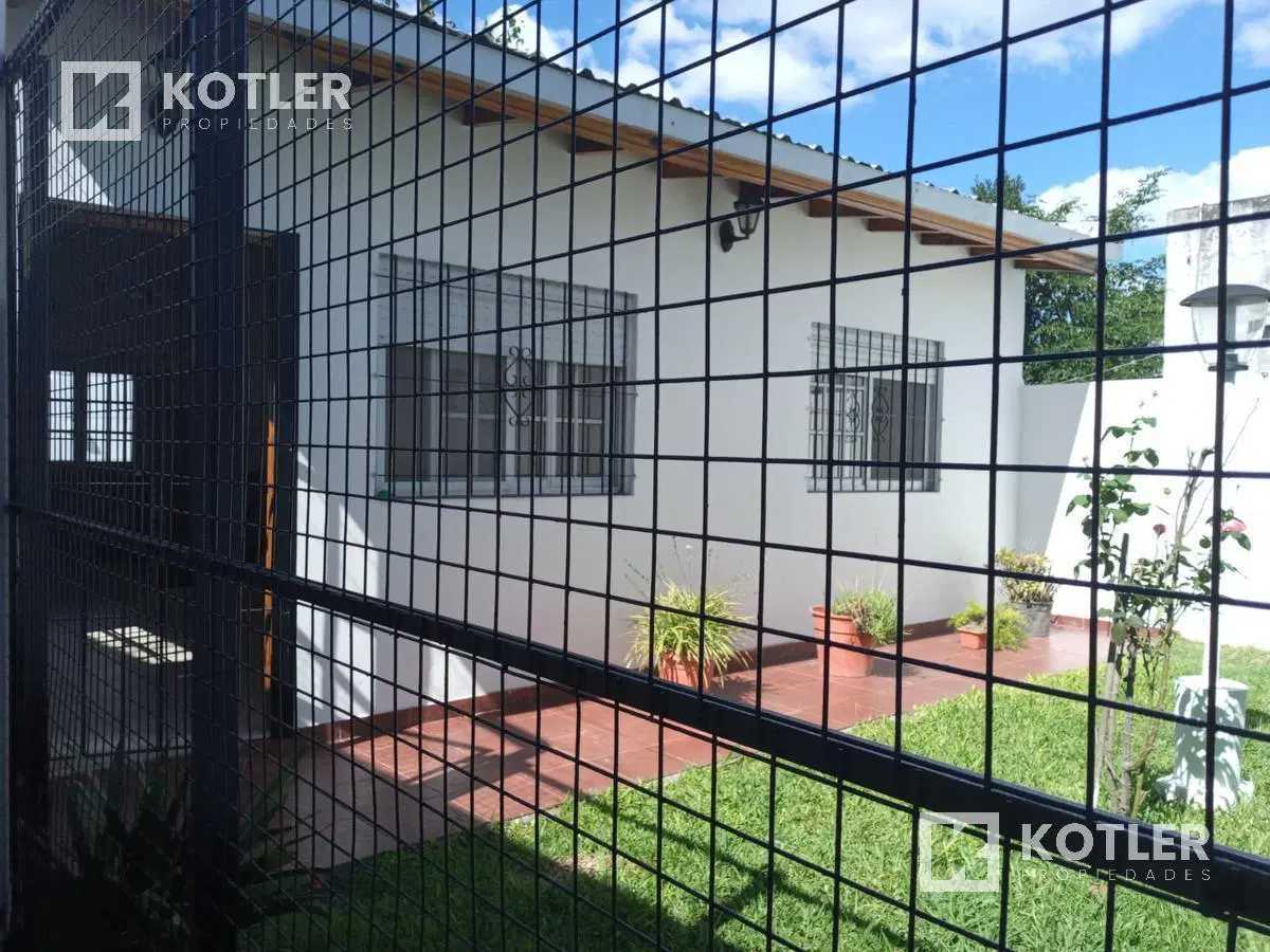 Alquiler Casa en PH con patio - Lomas De Zamora 1