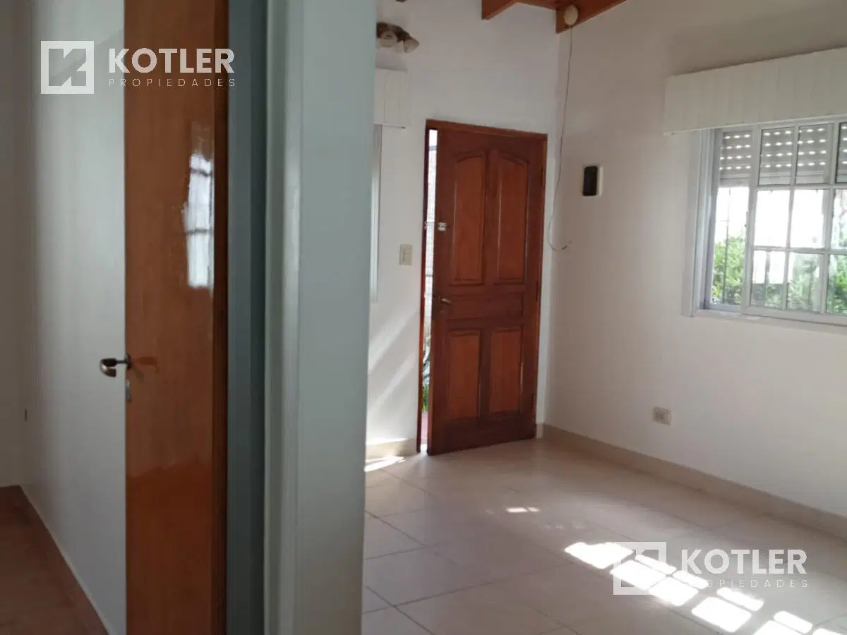 Alquiler Casa en PH con patio - Lomas De Zamora 8