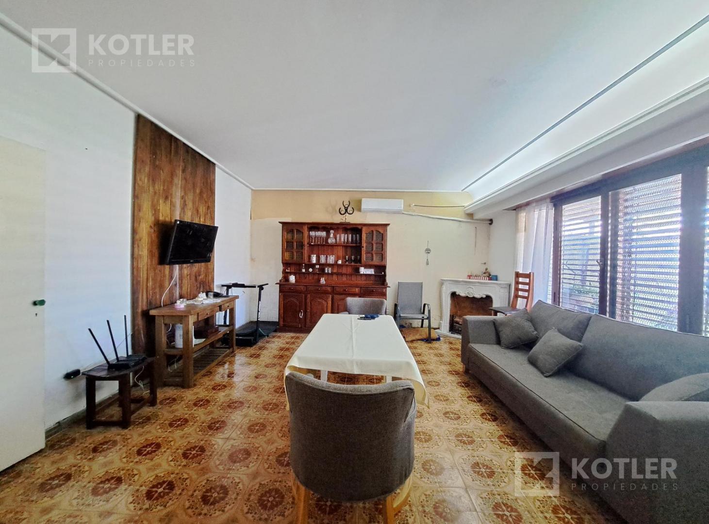 Foto de Casa con 3 dormitorios, con jardin y garage, sobre lote de 10x32, imagen 3