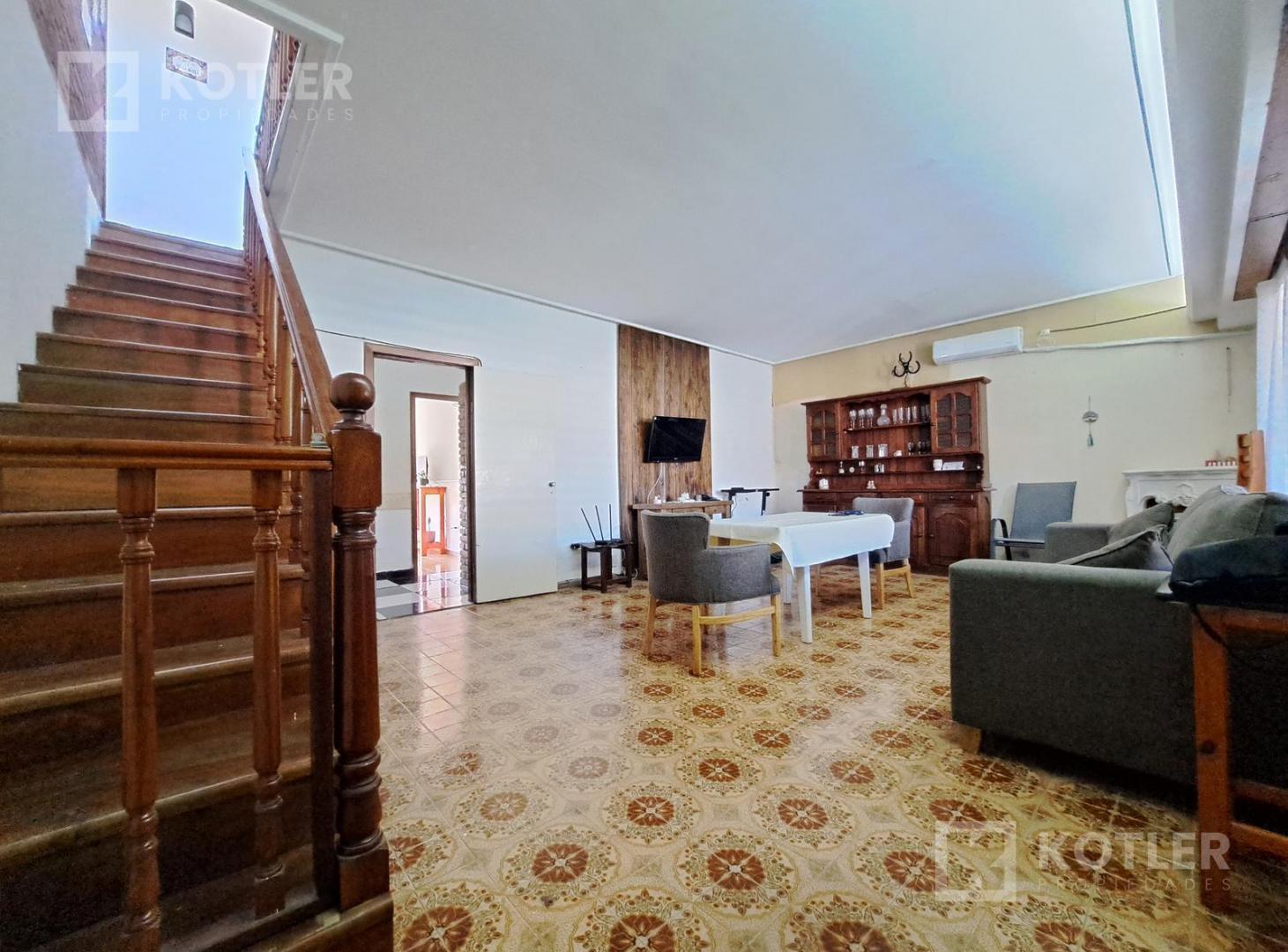 Foto de Casa con 3 dormitorios, con jardin y garage, sobre lote de 10x32, imagen 1
