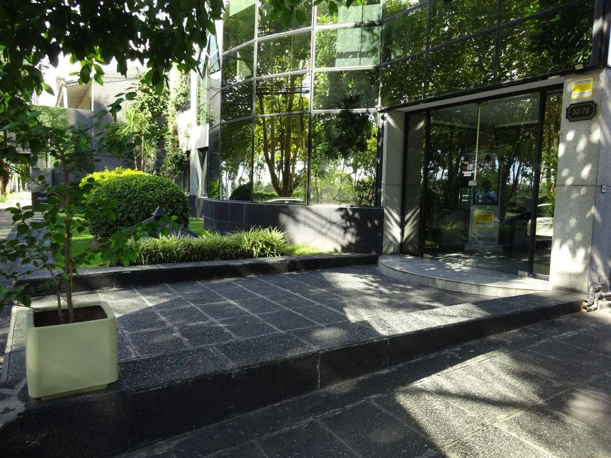 Excelente oficina en alquiler – Vista al Hipódromo, edificio corporativo c/ cochera cubierta 1
