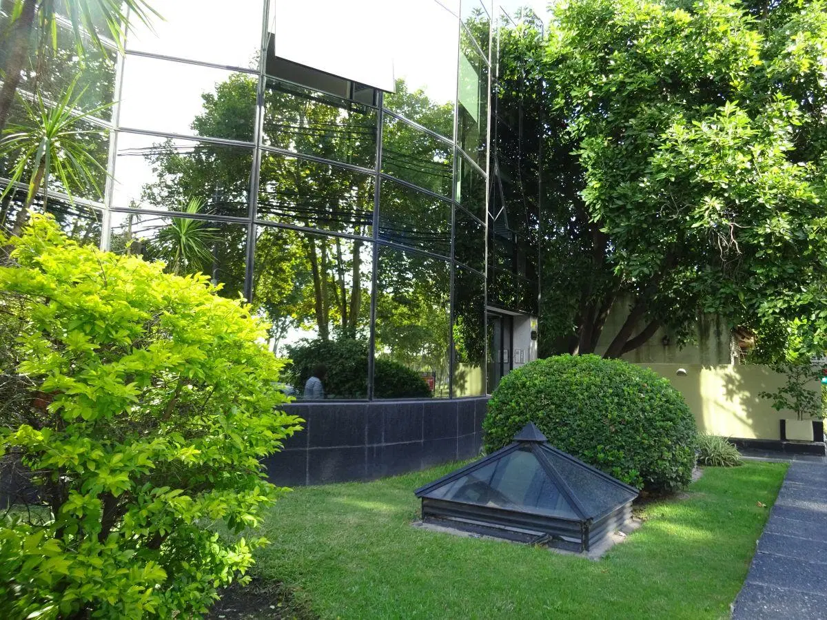 Excelente oficina en alquiler – Vista al Hipódromo, edificio corporativo c/ cochera cubierta 3