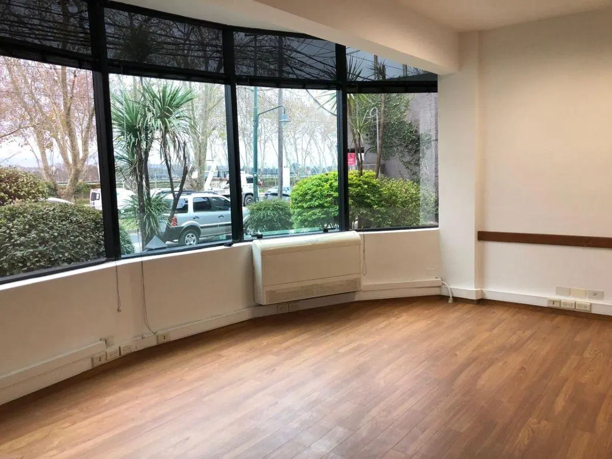 Excelente oficina en alquiler – Vista al Hipódromo, edificio corporativo c/ cochera cubierta 4