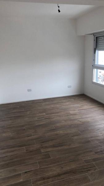 Foto de VENTA 1 AMB. DIVISIBLE EN FLORES, imagen 3