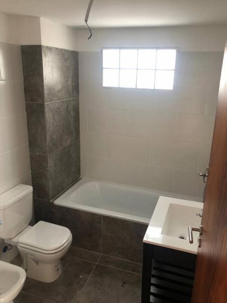 Foto de VENTA 1 AMB. DIVISIBLE EN FLORES, imagen 2