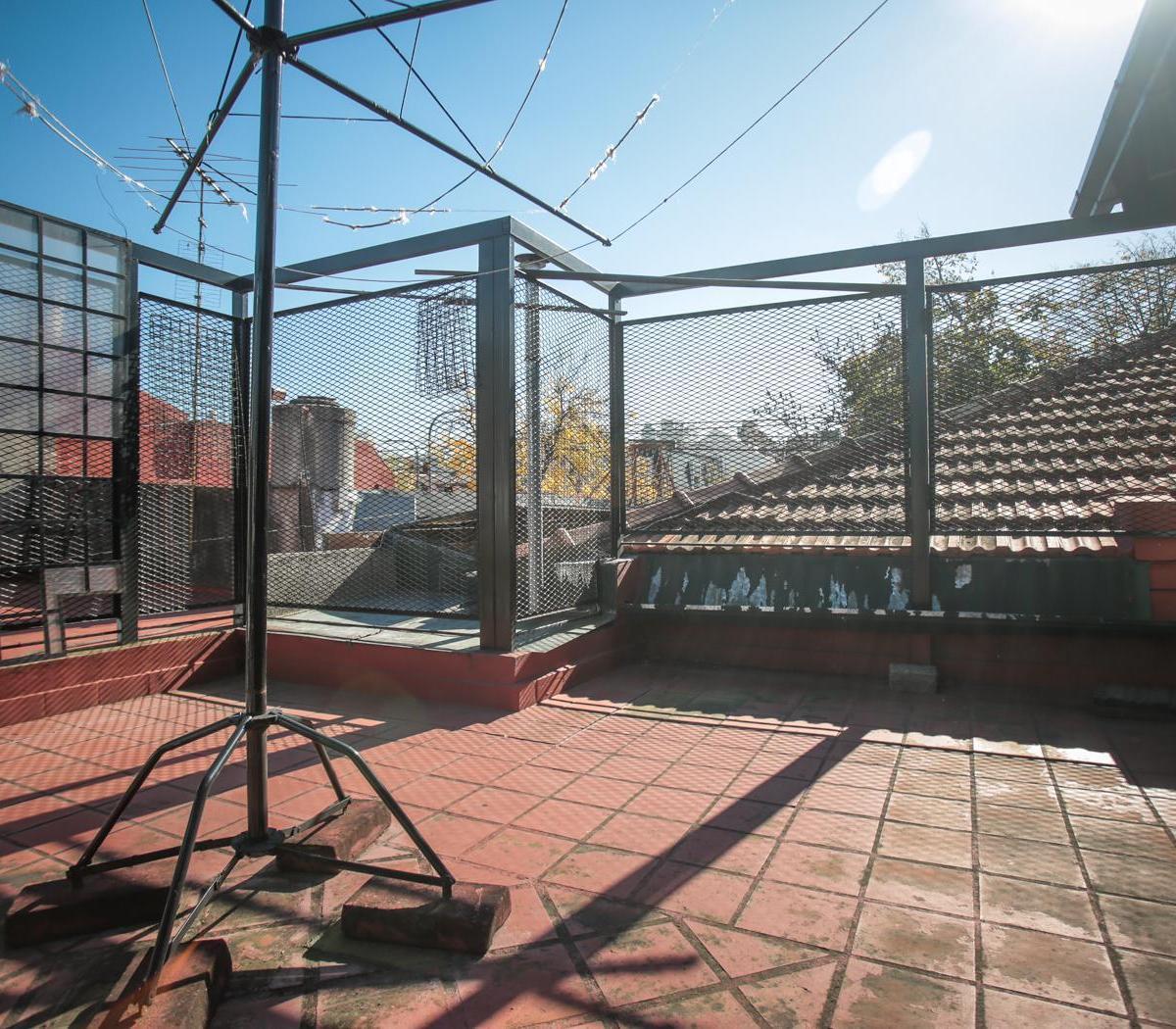 Venta Casa 4 Ambientes con Jardin en Villa Pueyrredon 2