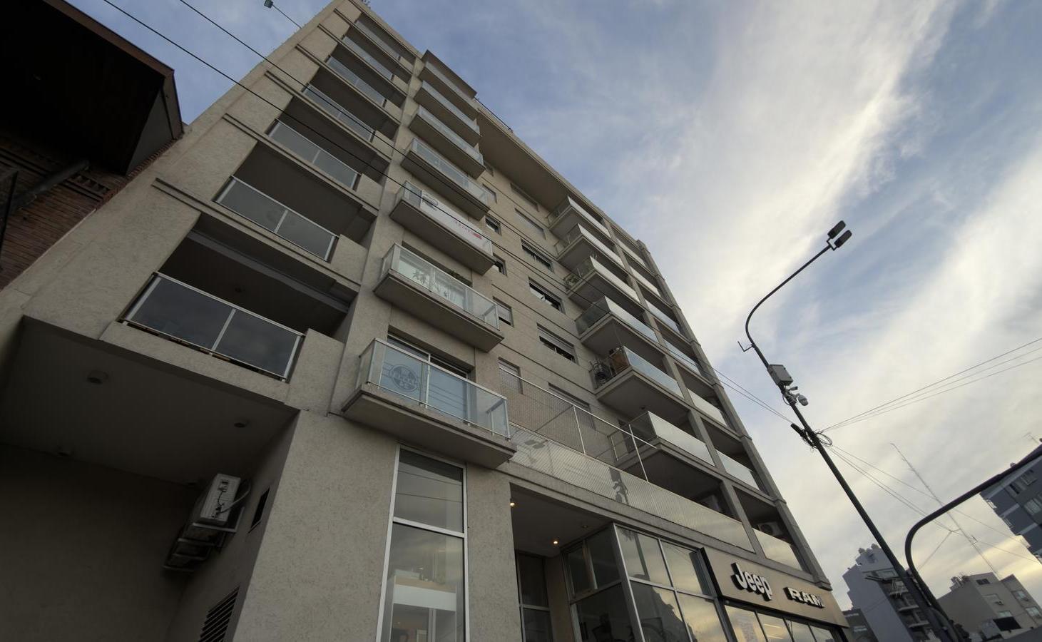 Foto de VENTA DEPARTAMENTO 4 AMBIENTES EN VILLA DEL PARQUE, imagen 2