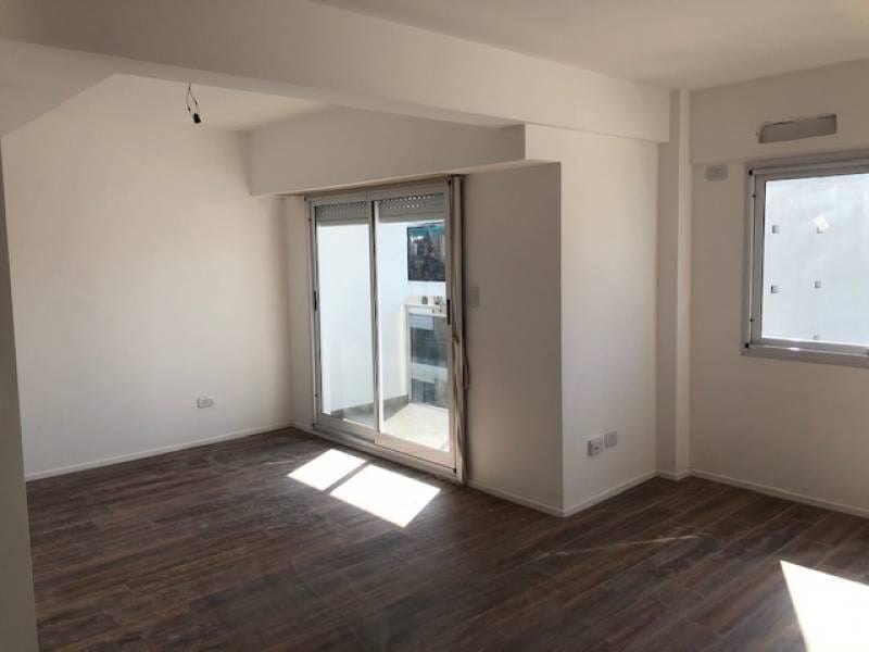 Foto de VENTA 1 AMB. DIVISIBLE EN FLORES, imagen 3