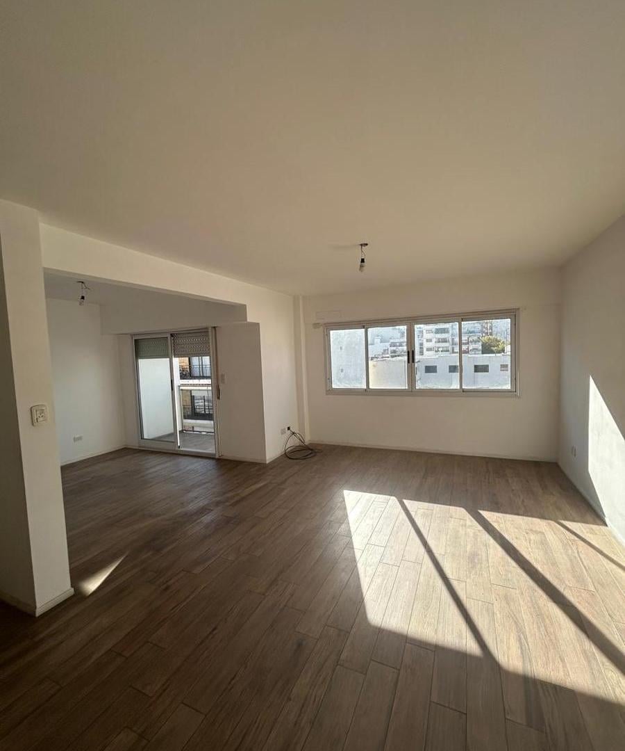 Foto de VENTA 1 AMB. DIVISIBLE EN FLORES, imagen 2