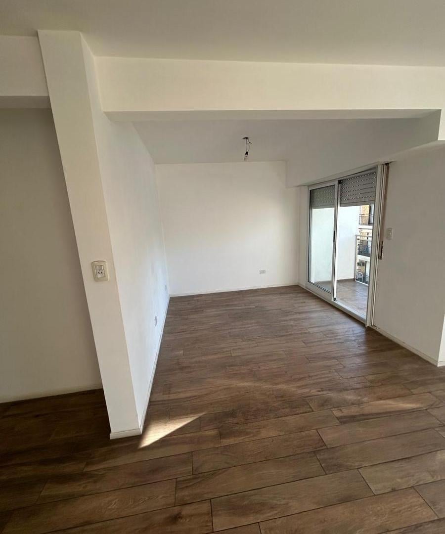 Foto de VENTA 1 AMB. DIVISIBLE EN FLORES, imagen 4