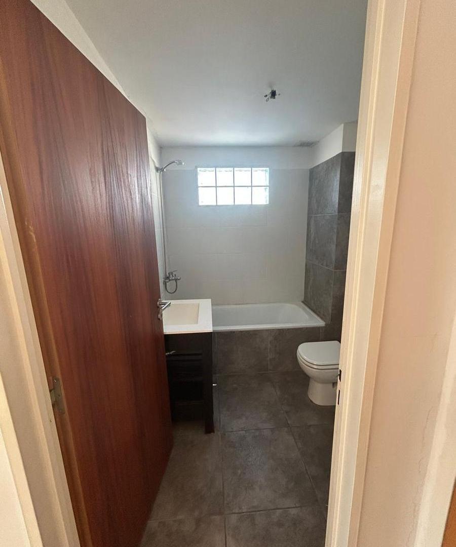Foto de VENTA 1 AMB. DIVISIBLE EN FLORES, imagen 5